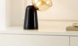 Safavieh Omara TBL4521A Amber / Black Marble Lamp Room Scene On Feature