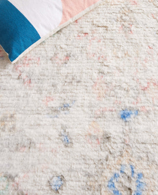 Safavieh Tribeca TRI118A Ivory / Pink Area Rug Detail