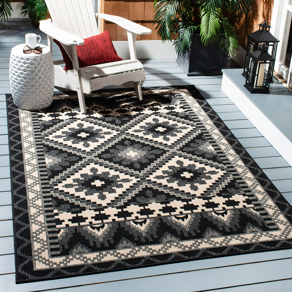 Safavieh Veranda VER096-0421 Black / Beige Area Rug Room Scene Feature