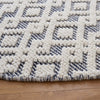 Safavieh Vermont VRM102N Ivory / Navy Area Rug Detail