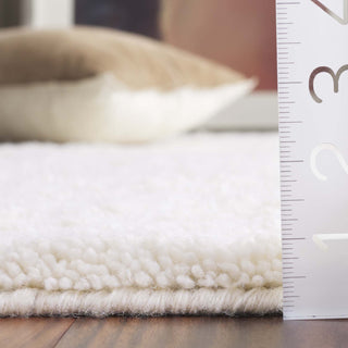 Safavieh Vermont VRM214A Ivory / Beige Area Rug Detail