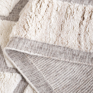 Safavieh Vermont VRM218B Beige / Ivory Area Rug Fold