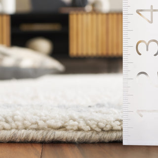 Safavieh Vermont VRM221F Ivory / Grey Area Rug Detail