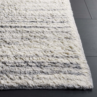 Safavieh Vermont VRM228A Ivory / Grey Area Rug Detail