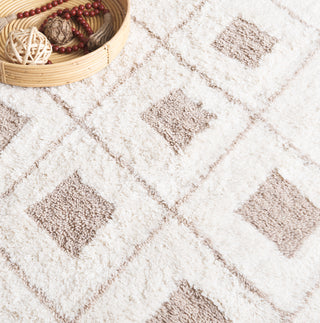 Safavieh Vermont VRM556A Ivory / Beige Area Rug Detail