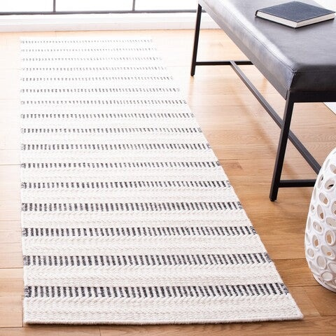 Safavieh Vermont VRM804Z Black / Ivory Area Rug Room Scene Feature