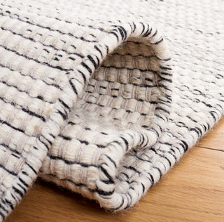 Safavieh Vermont VRM807C Ivory / Black Area Rug Detail