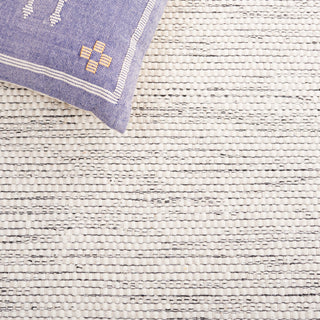 Safavieh Vermont VRM807C Ivory / Black Area Rug Detail