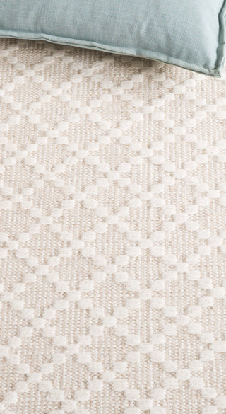 Safavieh Vermont VRM908B Beige / Ivory Area Rug Detail