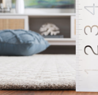 Safavieh Vermont VRM908F Grey / Ivory Area Rug Detail
