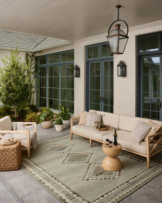 Loloi Saylor SAY-02 Ivory / Granite Area Rug Lifestyle Image Feature