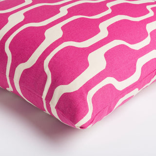 Surya Trudy TRUD-7124 Fuchsia Corner Shot