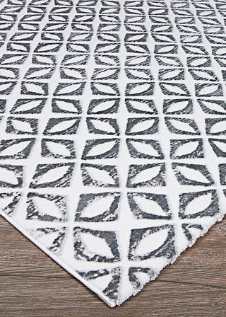 Couristan Calinda Corolla Chrome Area Rug Close Up Image