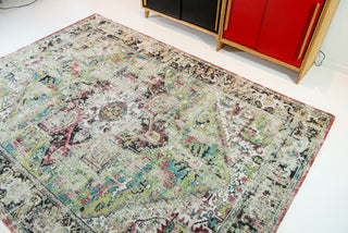 Louis de Poortere Antiquarian Heriz Antique 8706 Avlu Green Area Rug  Feature