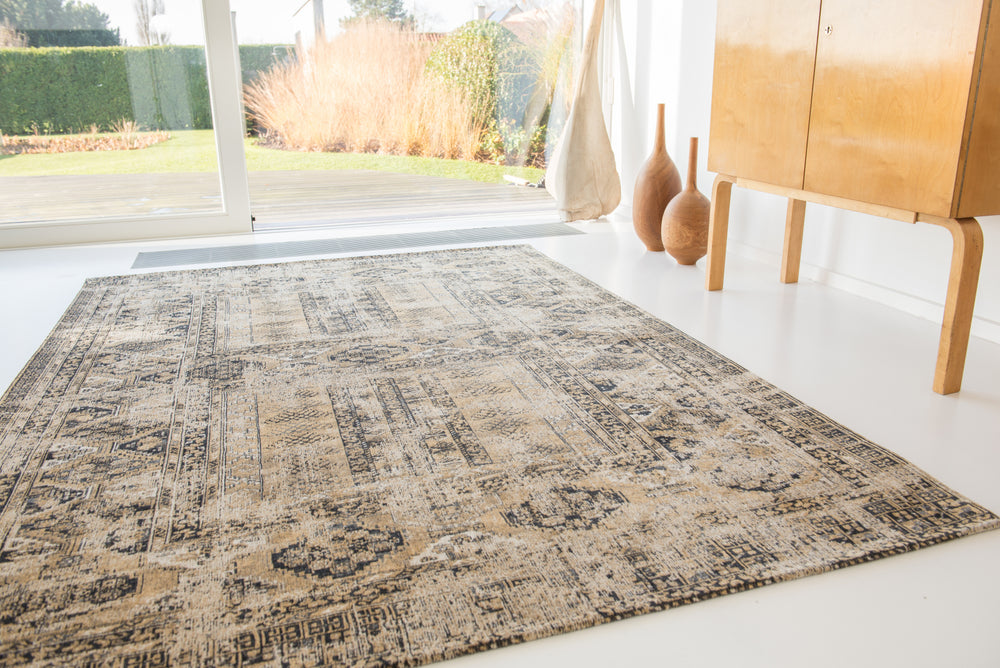 Louis de Poortere Antiquarian Hadschlu Antique 8720 Agha Old Gold Area Rug  Feature