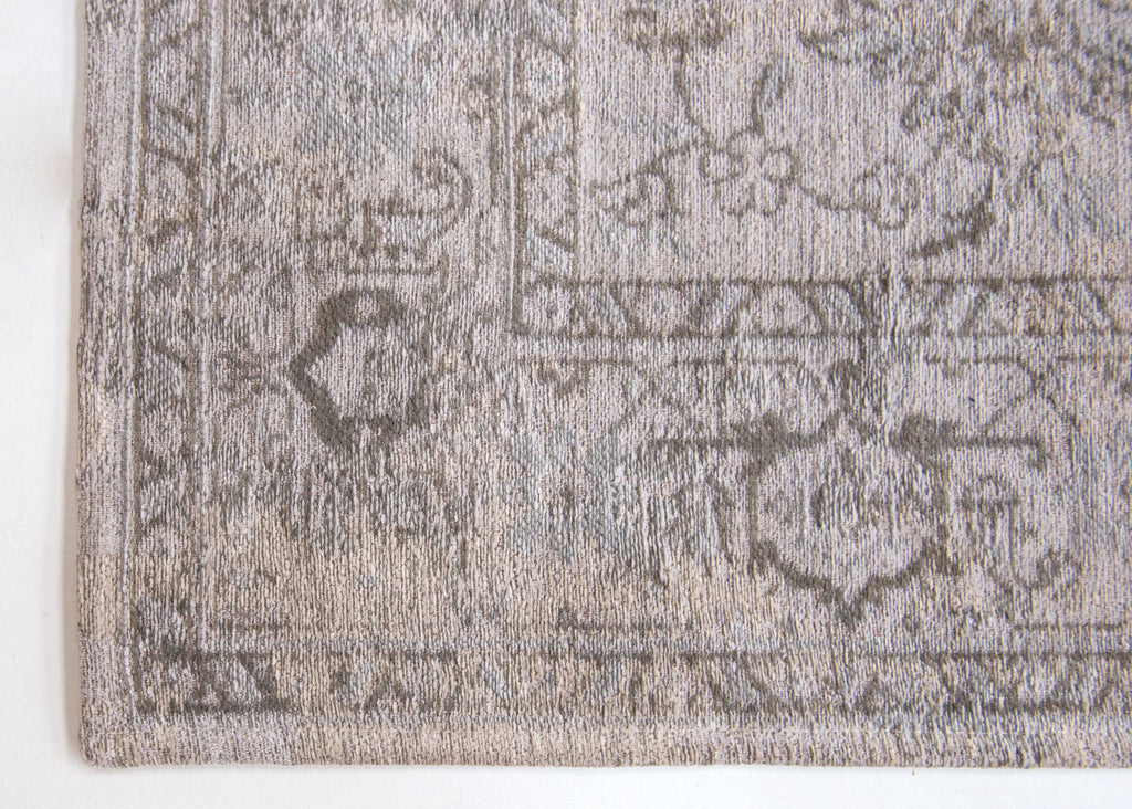 Louis de Poortere Fading World Agra Sur 8948 Antique White Area Rug Corner Shot