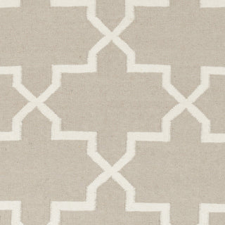 Artistic Weavers York Reagan Light Gray/Ivory Area Rug Swatch