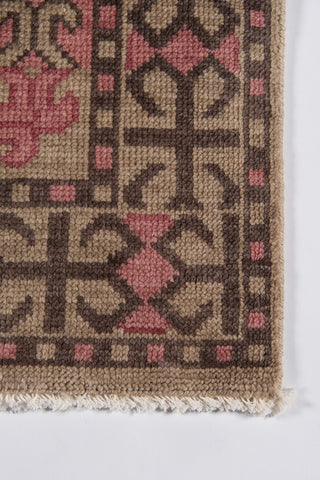 Momeni Banaras BNR-5 Pink Area Rug Close up