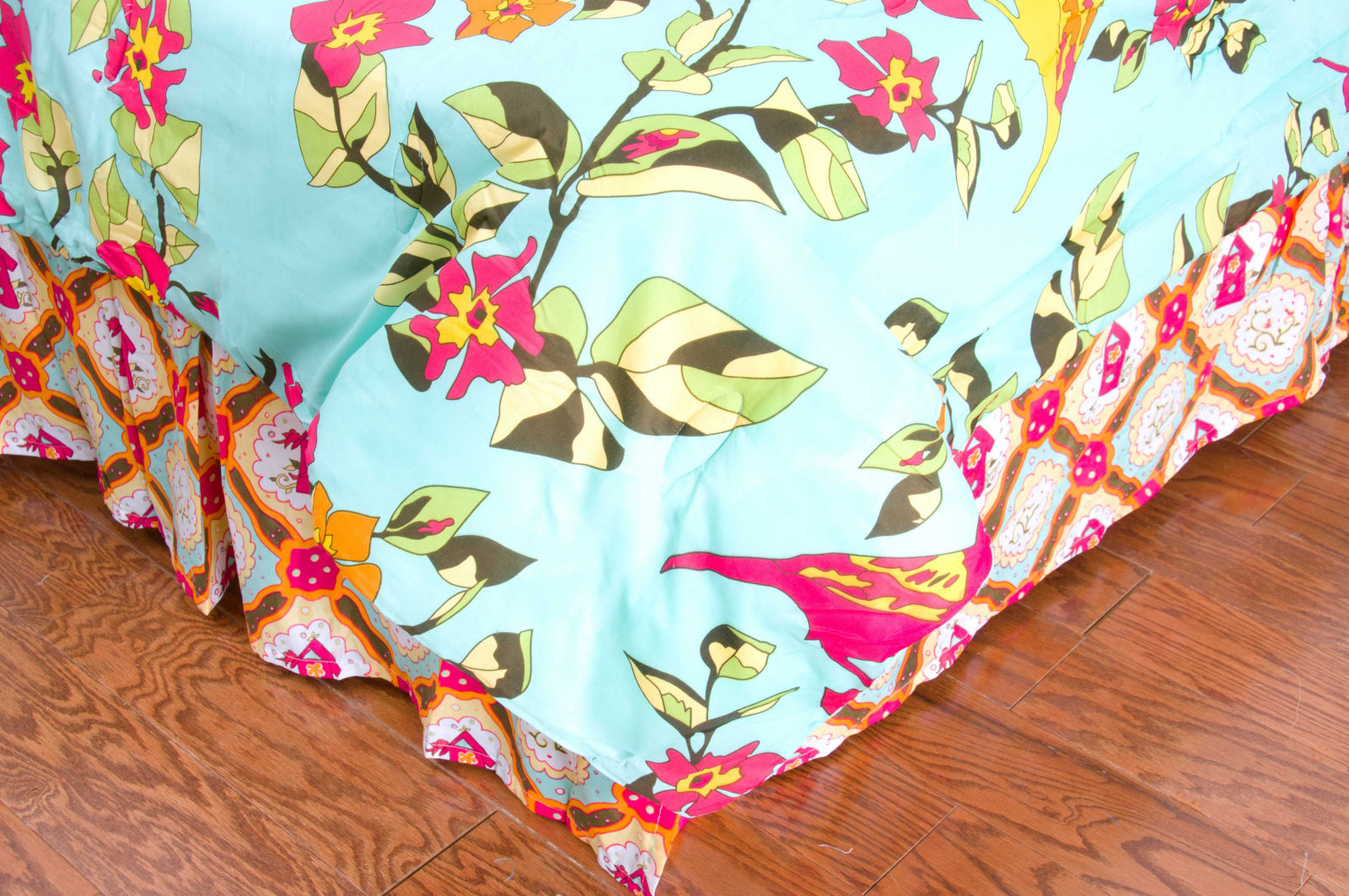 Rizzy BSLF06 Birds in Paradise Hot Pink Bedding by Laura Fair main image
