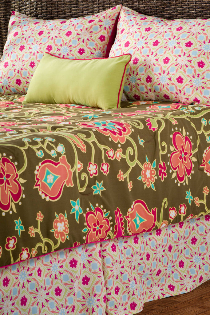 Rizzy BTLF05 Suzie Q Brown Bedding by Laura Fair main image