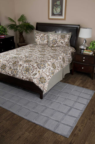 Rizzy BT1191 Ivory Bedding Lifestyle Image