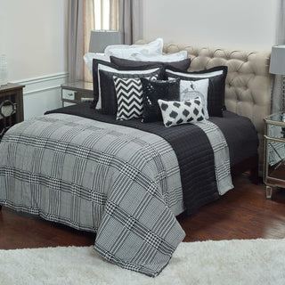 Rizzy BT1282 Houndstooth Black Bedding Lifestyle Image