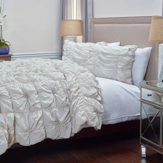 Rizzy BT1391 Soft Dreams Gray Bedding Lifestyle Image