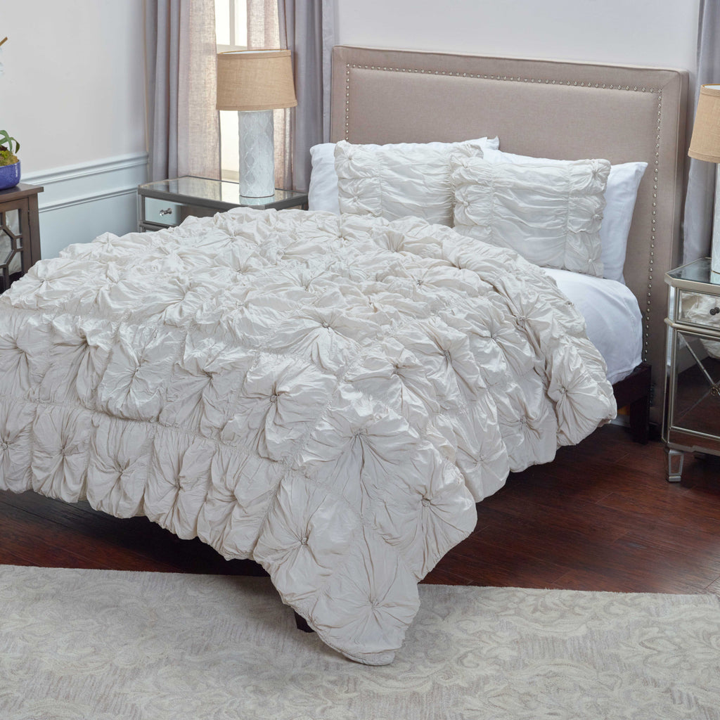 Rizzy BT1391 Soft Dreams Gray Bedding Lifestyle Image Feature