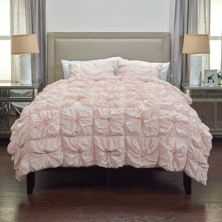 Rizzy BT1392 Plush Dreams Pink Bedding Lifestyle Image