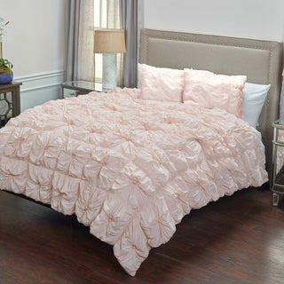 Rizzy BT1392 Plush Dreams Pink Bedding Lifestyle Image