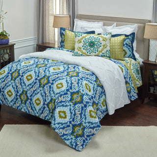 Rizzy BT1608 Seaglass Blue Bedding Lifestyle Image