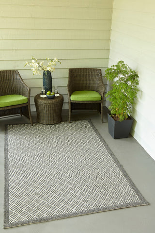 Momeni Como COM-4 Charcoal Area Rug Room Image Feature