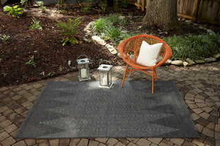 Momeni Como COM-5 Charcoal Area Rug Room Image