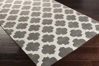 Surya Cosmopolitan COS-9241 Area Rug 5x8 Corner Feature