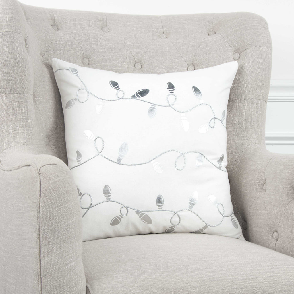 Rizzy Pillows T14937 Ivory Lifestyle Image Feature