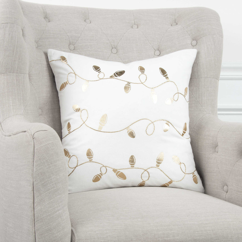 Rizzy Pillows T14938 Ivory Lifestyle Image Feature