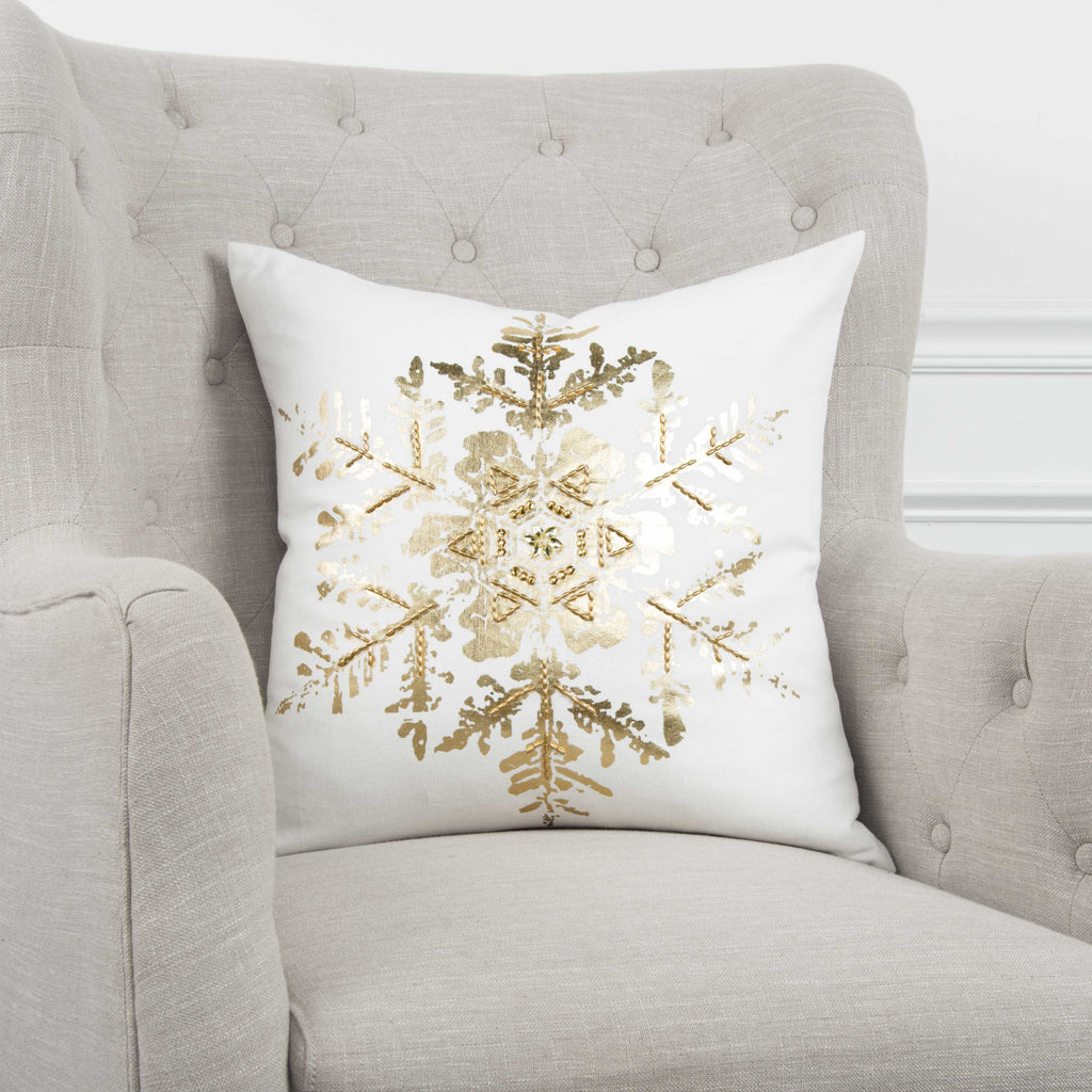 Rizzy Pillows T14973 Ivory Lifestyle Image Feature