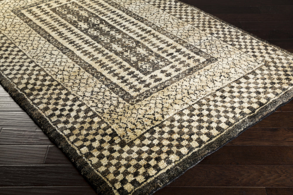 Surya Casablanca CSB-7001 Area Rug 5x8 Corner Feature