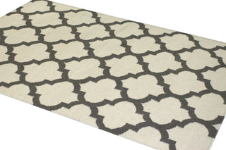 Bashian Hampton D105-FW8 Ivory/Grey Area Rug Alternate Shot Feature