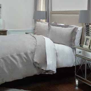 Rizzy BT1760 Covington Silver Bedding Lifestyle Image