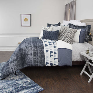 Rizzy BT4467 Winston Willow Indigo Bedding Lifestyle Image