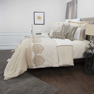 Rizzy BT4468 Alysa White Bedding Lifestyle Image