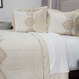 Rizzy BT4468 Alysa White Bedding Lifestyle Image