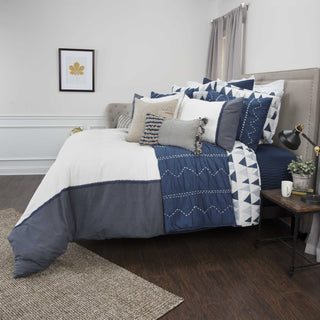 Rizzy BT4535 Wilmington Mill Indigo White Bedding Lifestyle Image