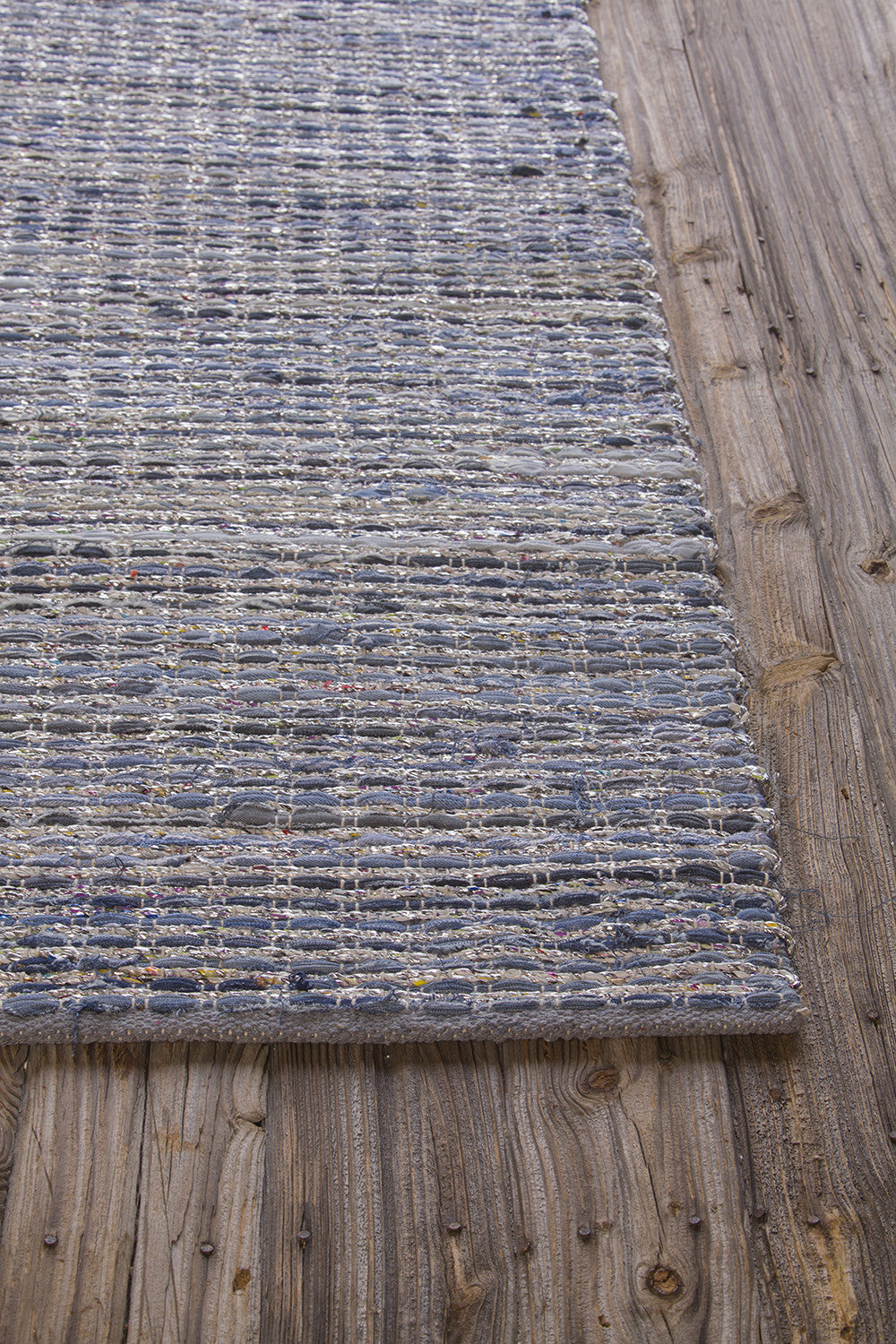 Chandra Easton EAS-7200 Area Rug Corner Shot Feature