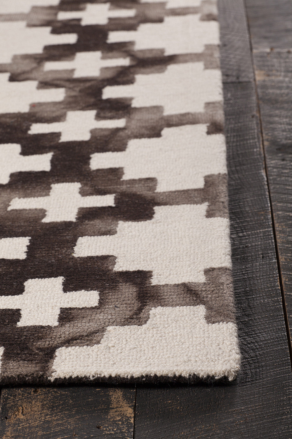 Chandra Elvo ELV-33900 Area Rug Corner Shot Feature