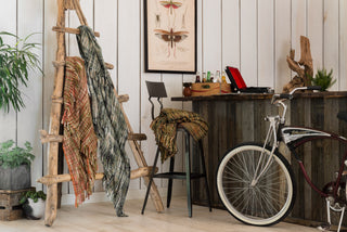 Loloi Hana T0020 Red/Green Throw Room Feature