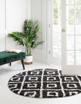 Unique Loom Hygge Shag T-HYGE2 Black and White Area Rug Round Lifestyle Image