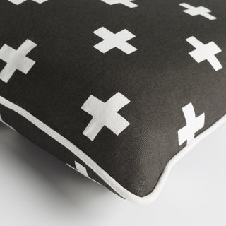 Artistic Weavers Inga Cross Black/Ivory Detail