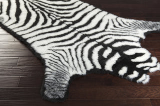 Surya Izzy IZZ-7000 Area Rug 5x8 Corner